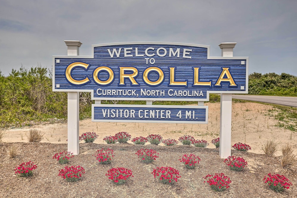 Coastal Home w/ Community Pool < 2 Miles to Beach!