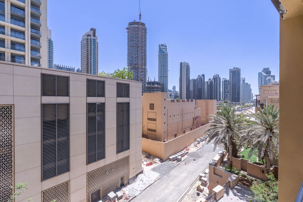 Magnificent 1 BR Apt Situated on a Prime Location