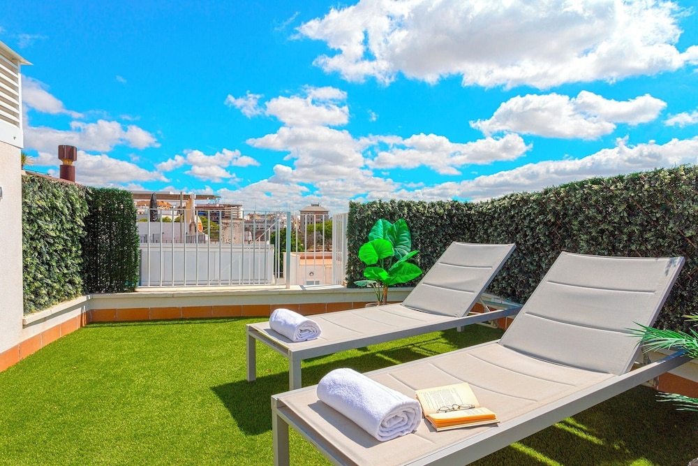 Marvelous Penthouse With 3 Terraces in Triana. Castilla III
