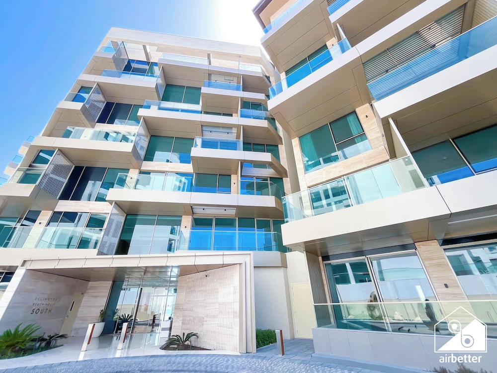 Luxury Beachfront 1BR on Palm Jumeirah & Balcony