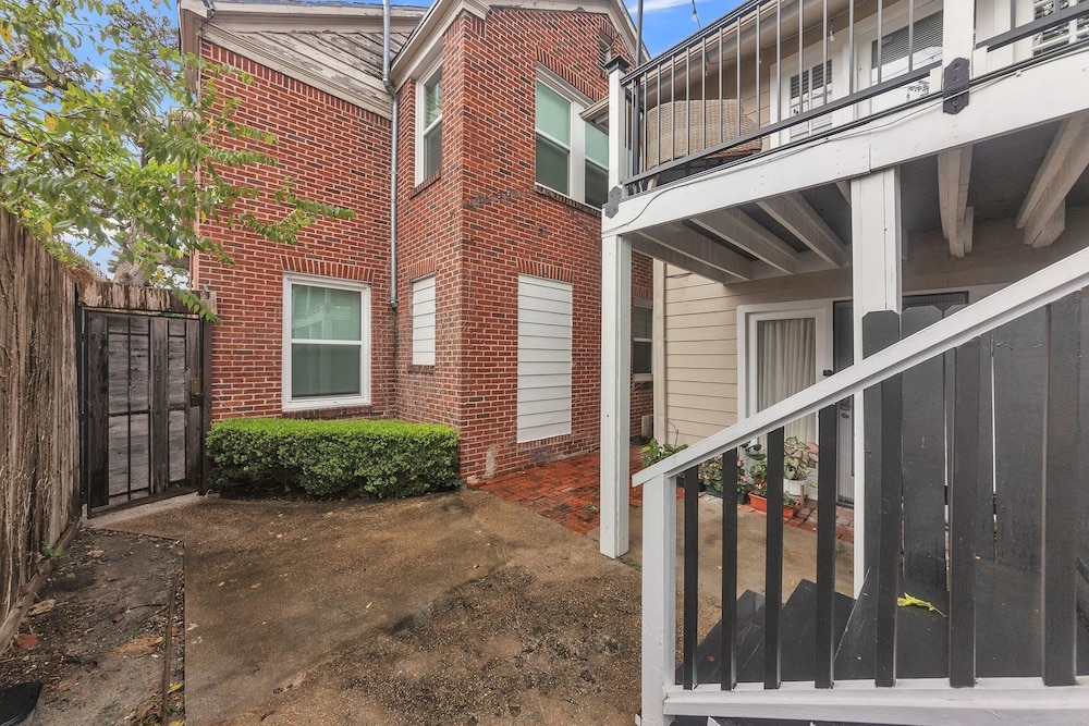 Comfy Apt 4 In Historic Museum District 1 Bedroom Duplex view 4