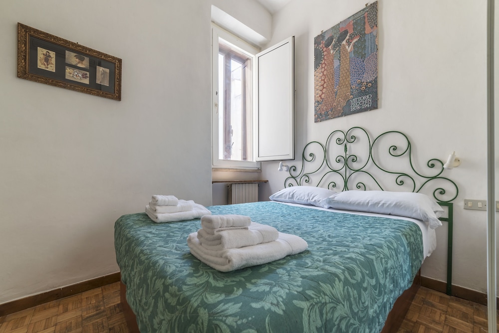 San Lorenzo Wooden Flat
