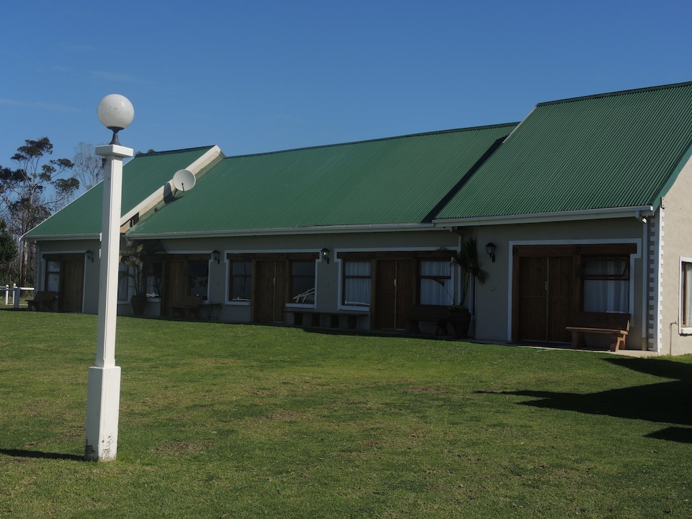 Hotel T'Niqua Stable Inn - Image 1