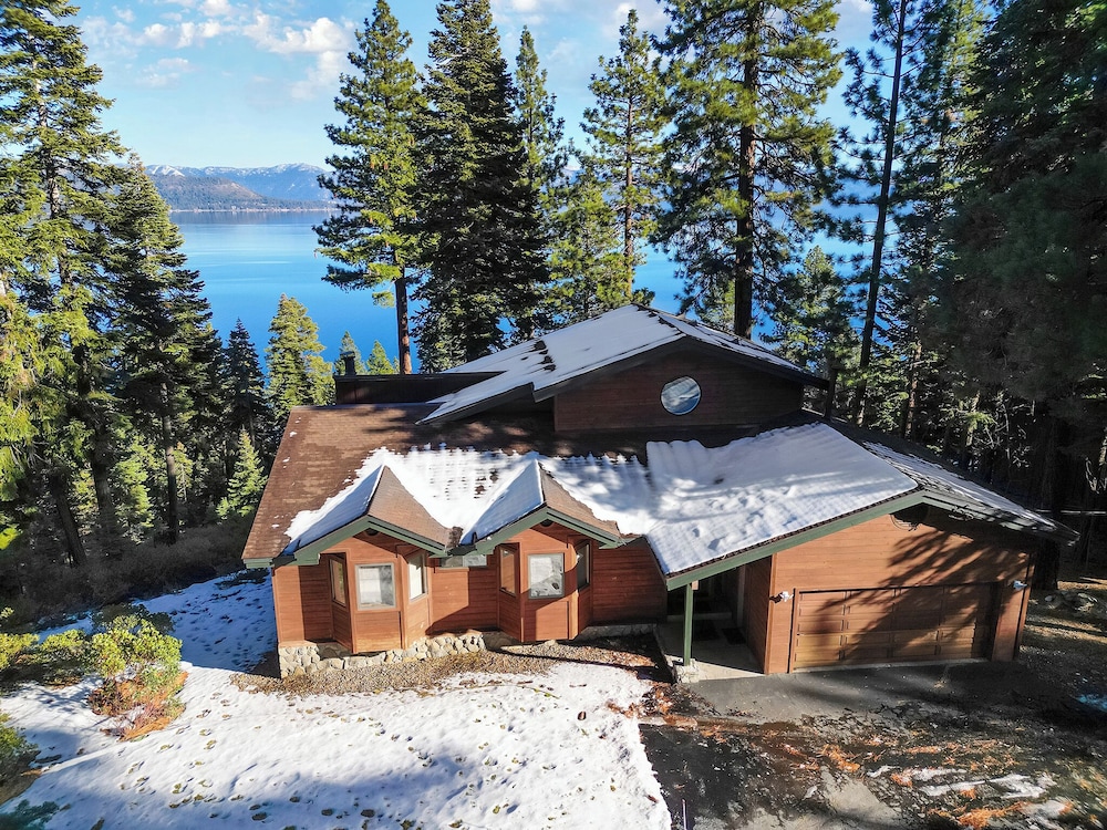 Lakeview Hideaway 3bdr for 8 w/ Private Hot Tub!