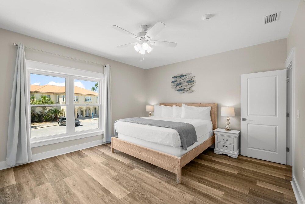 Pet Friendly Beach House - Marina View
