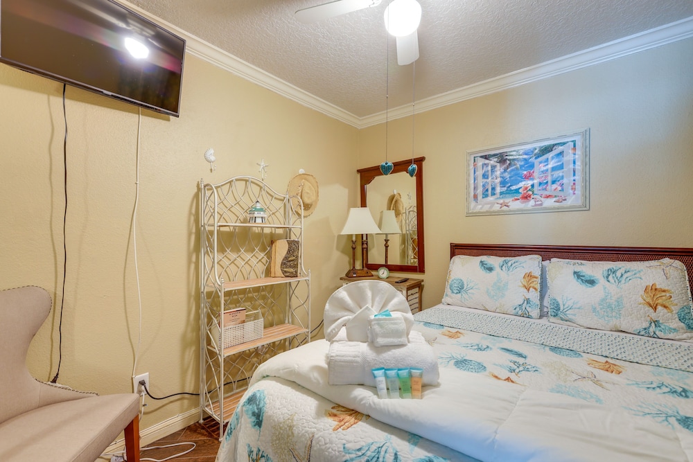 Balcony & Gulf Views: Galveston Condo Near Beach