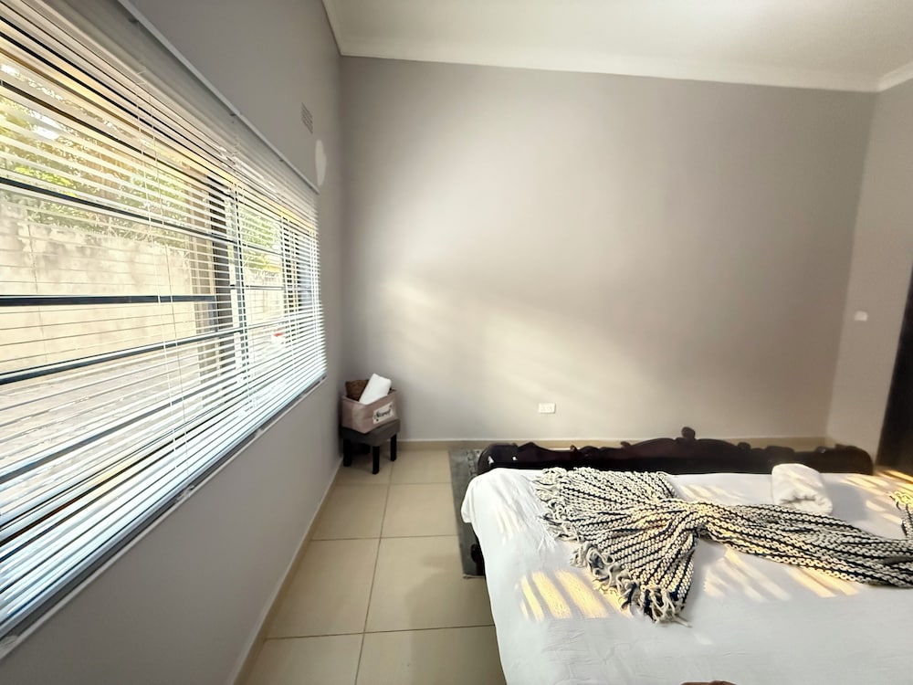 Spacious & Modern 3-bedroom Foxdale