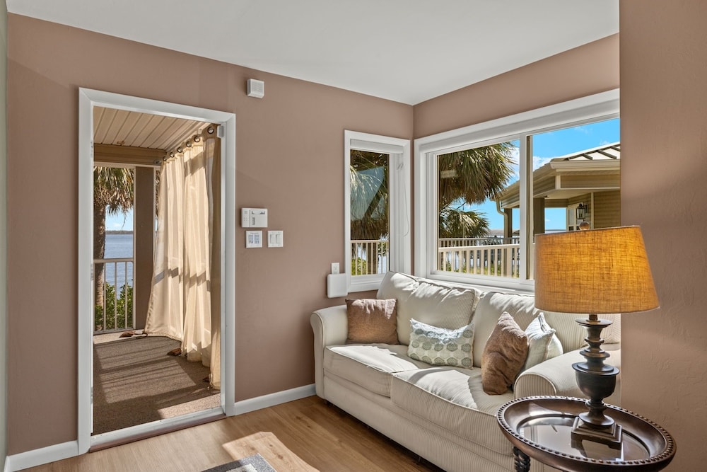 21381 Widgeon Point 6 Bedroom Estate
