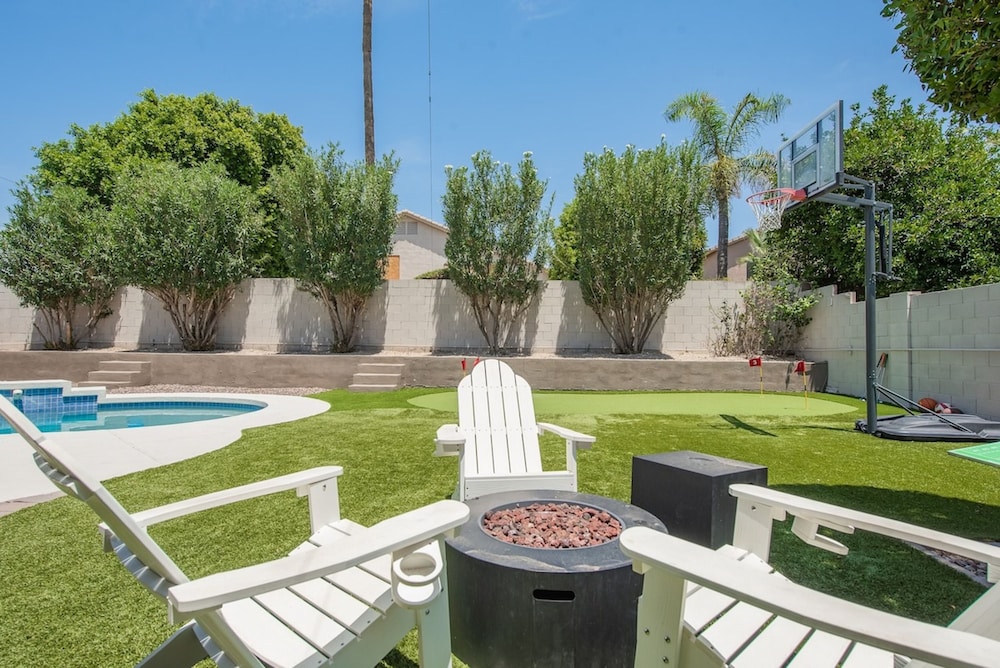 Scottsdale Paradise Poolside With Hot Tub Gym