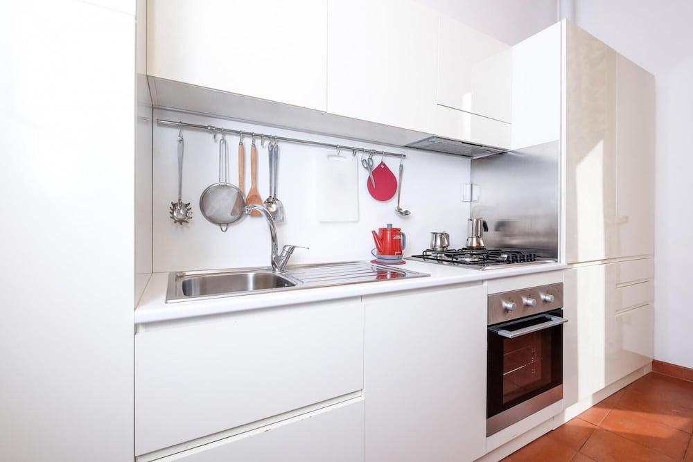 Trastevere Charming Retreat on Cobblestone Street