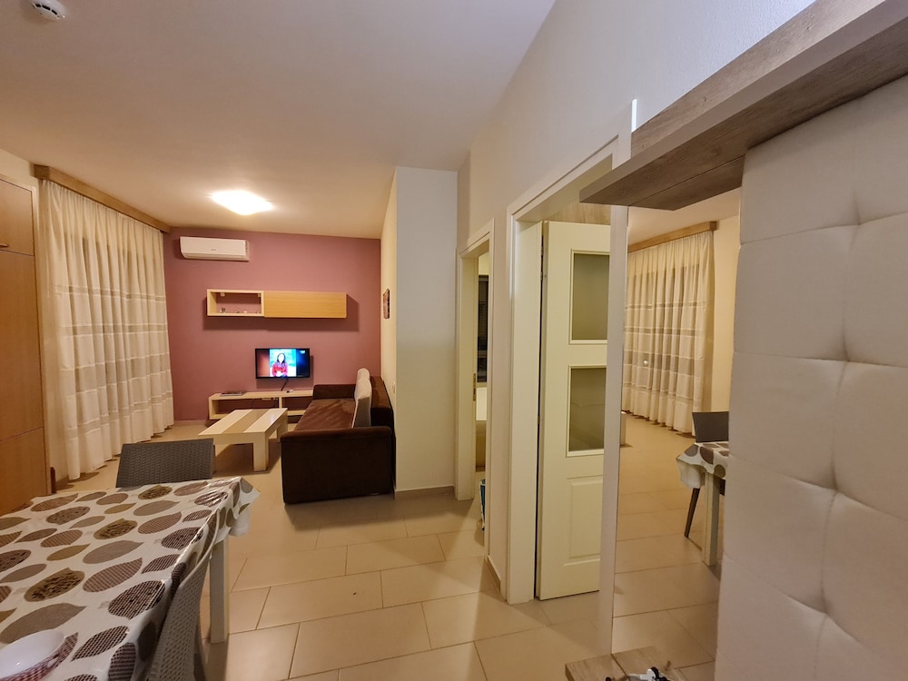 Holiday 2-bedroom Apartment in Vlora
