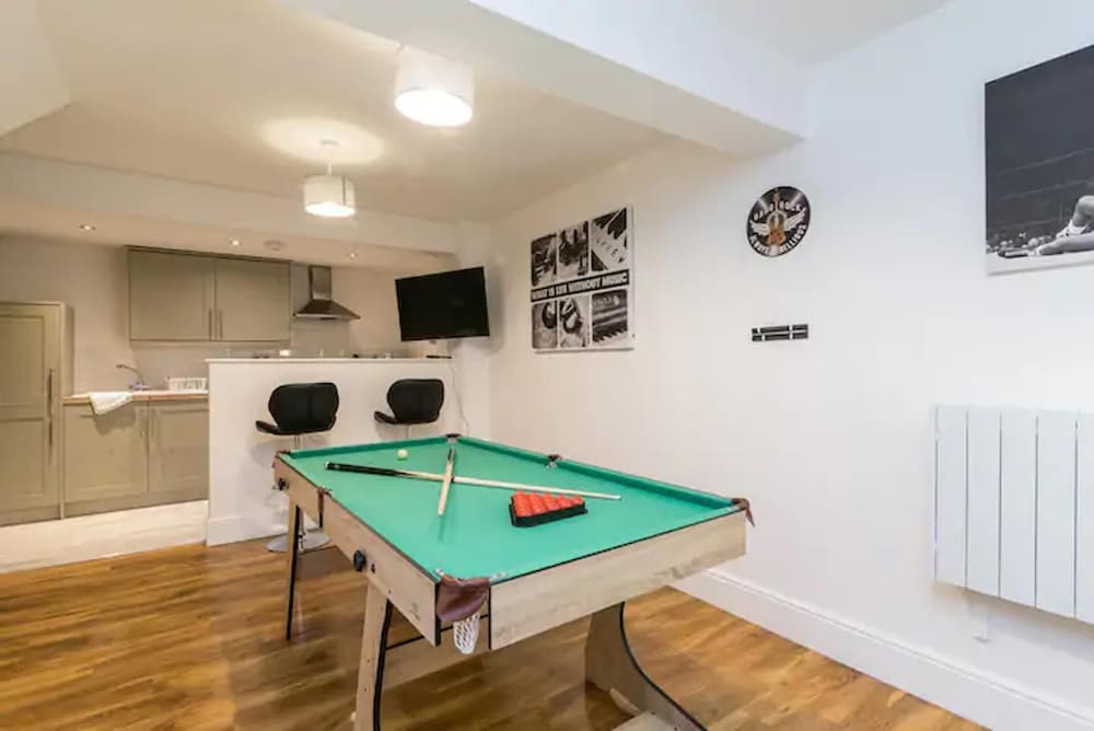 Hidden Hot Tub Retreat Apartment in Nottingham view 3