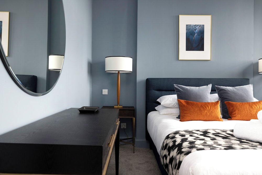 Stylish 2-bed flat in New Town