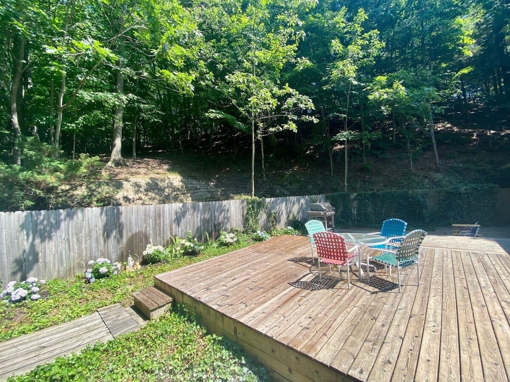 Beach View Cottage - On the Lake