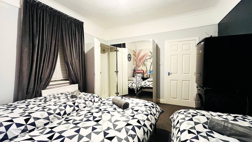 Luxury Entire Holiday Apartment - Self Checkin & Checkout
