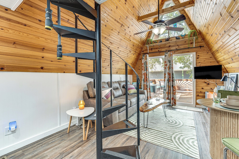 Cozy Cabin w/ Deck & Boat Launch Access in Lampe!