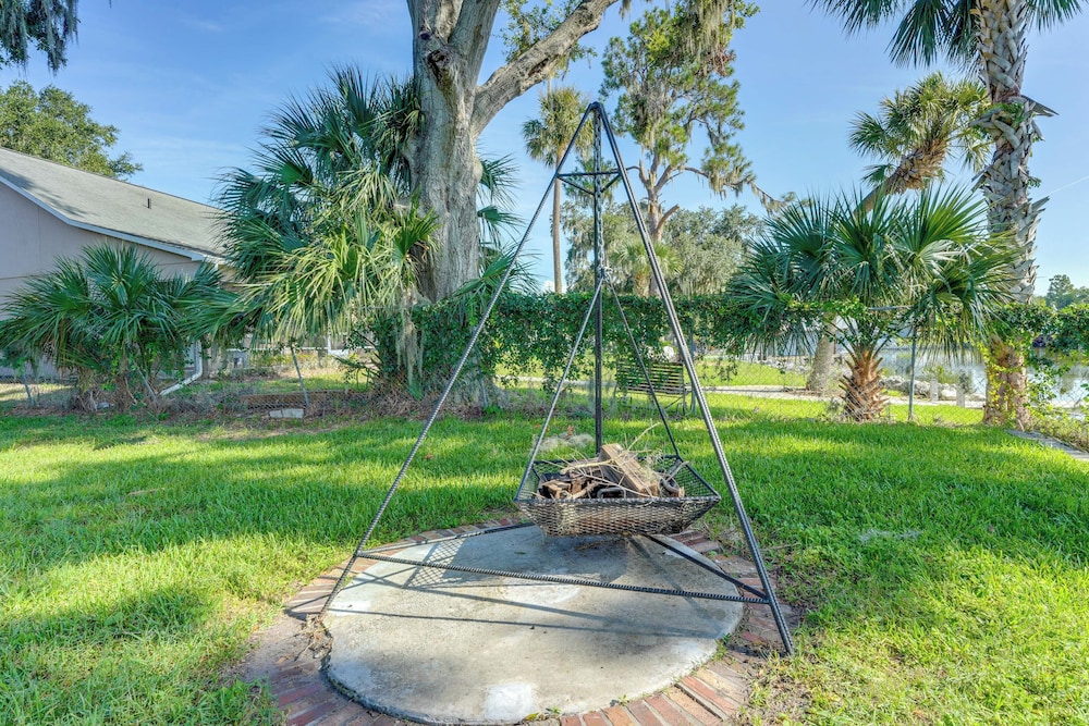 Lake Dora Escape: Canal Access & Seaplane Sights!