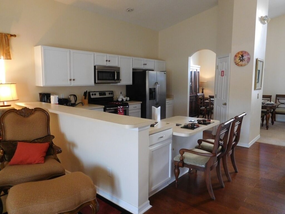 Palm Lake Villa 6 Bedroom Home