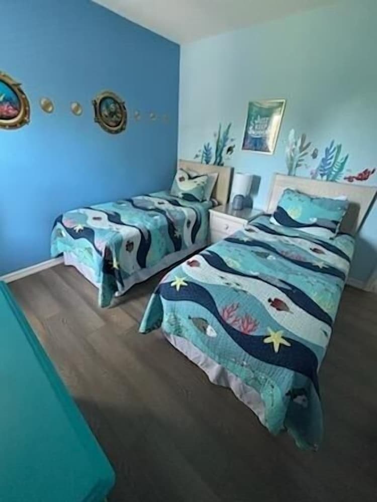 Emerald Island Resort 6 Bed Pool & Spa 6 Bedroom Villa