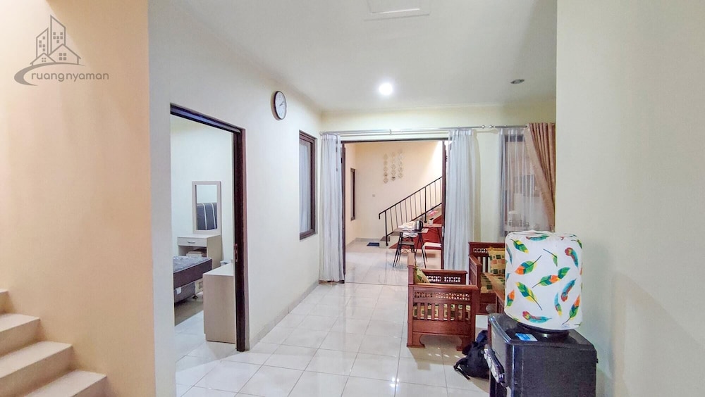 Atmosfer Guest House Sentul by Ruang Nyaman, Sentul City - 11