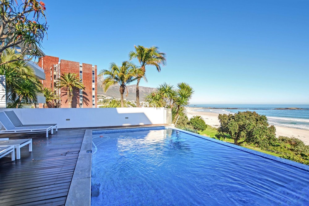 Villa Bleu Blanc in Camps Bay With Pool and Views