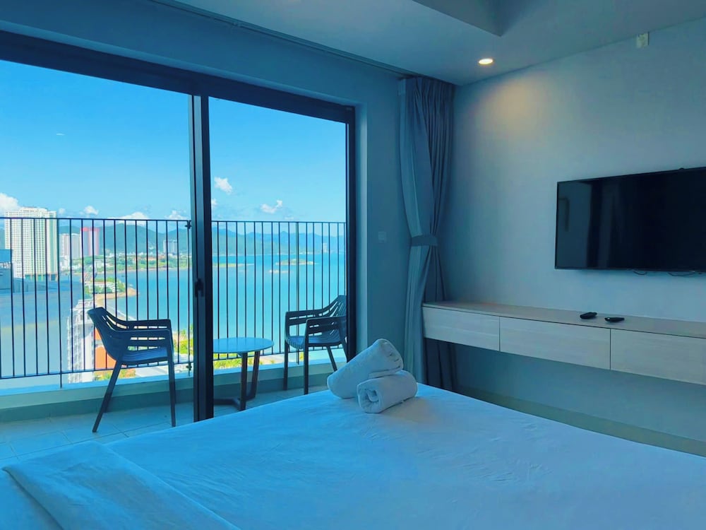 Gold Coast Balcony Serviced Apartment