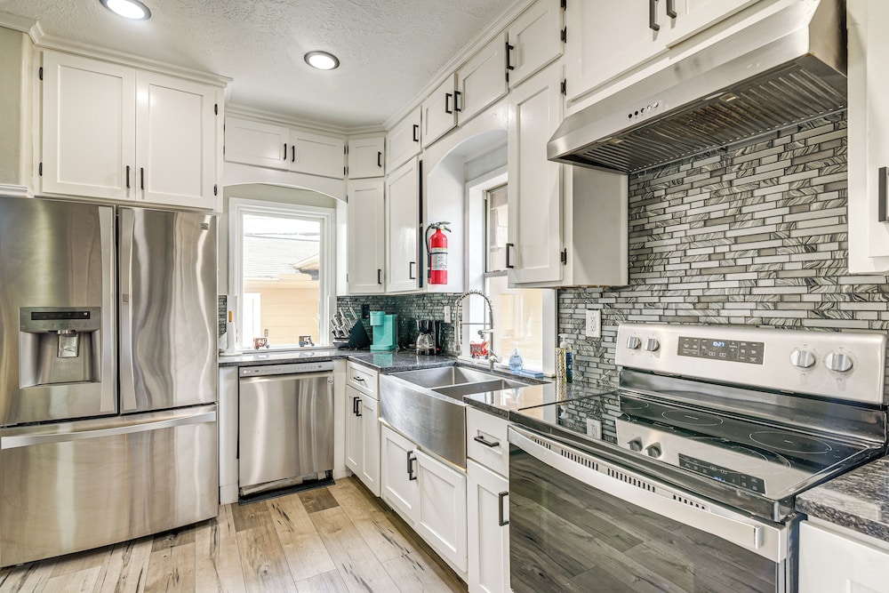 2 Mi to Dtwn: Walkable Apt in Houston!