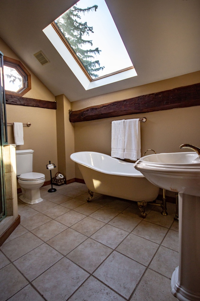 Saint Huberts Lodge