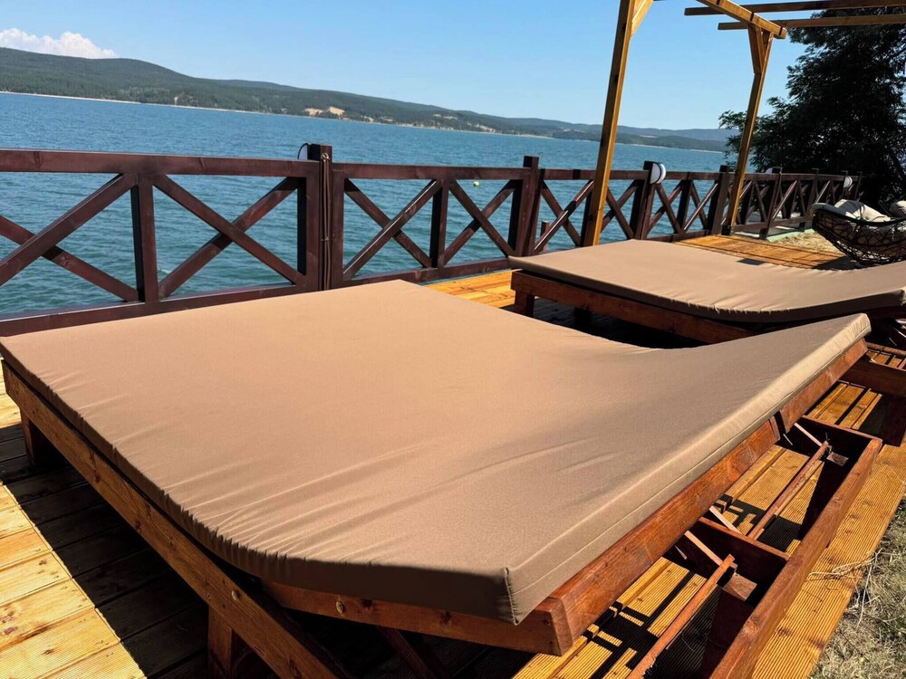 Villa Iskar Lake Residence