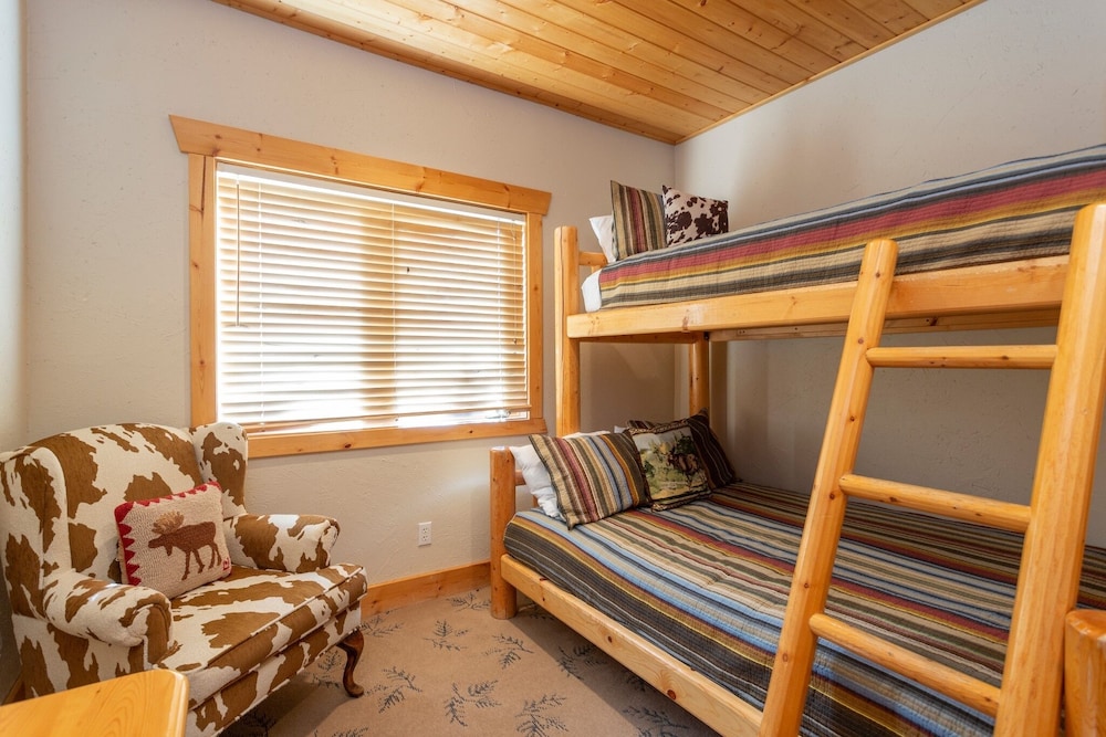 Bristlecone at Deer Valley Resort - Three Bedroom Condo with Loft and Hot Tub #504 3 Condo