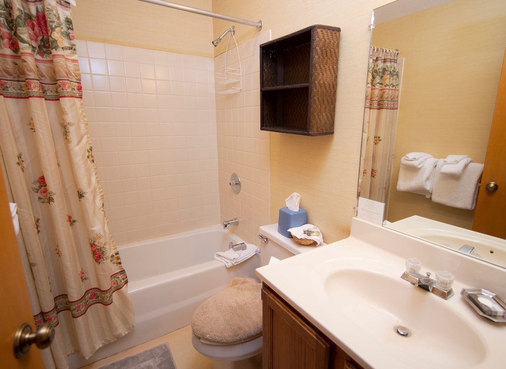 2br With High Ceilings & Private Sauna In Kettle Brook-okemo 2 Bedroom Condo