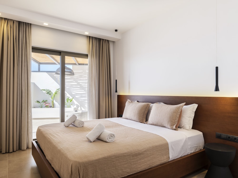 Evi Suites & Villas