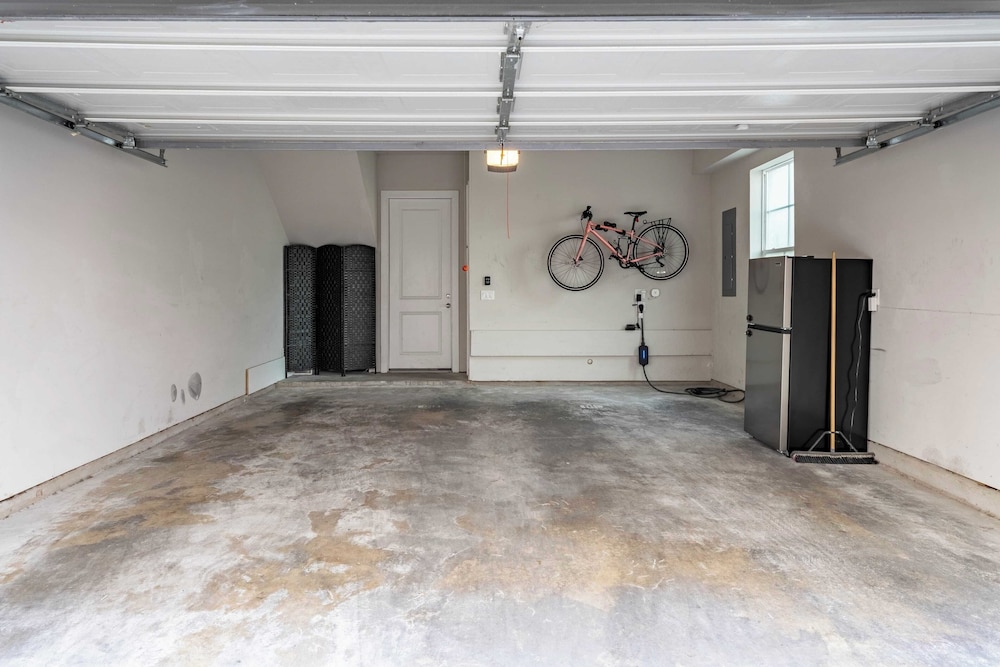 Modern Home, Private Balcony, Near Rainey & Lady Bird Lake Haus of Z