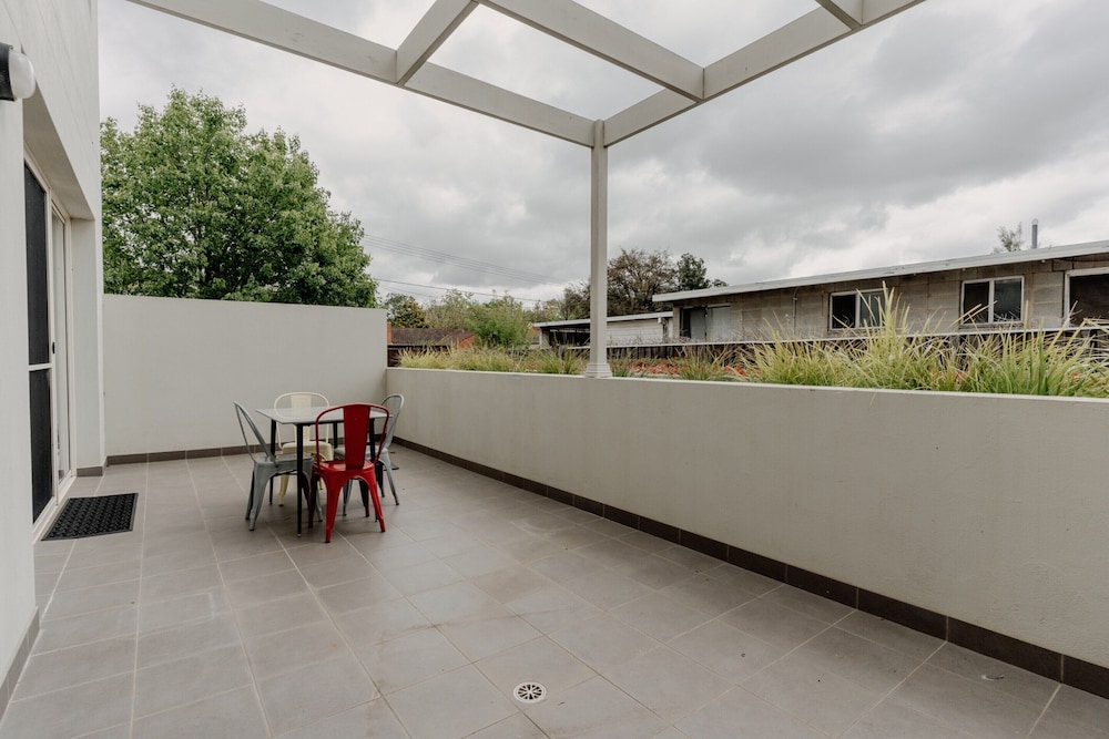 Peaceful 1-bed Apartment Close to Lonsdale St