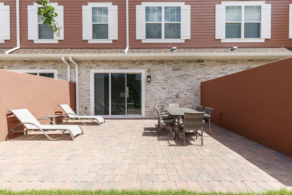 Summerville Vacation Homes by Columbia Management