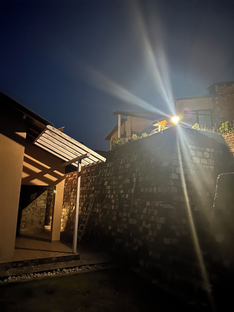 Luxsugero Cottages Premium view 3
