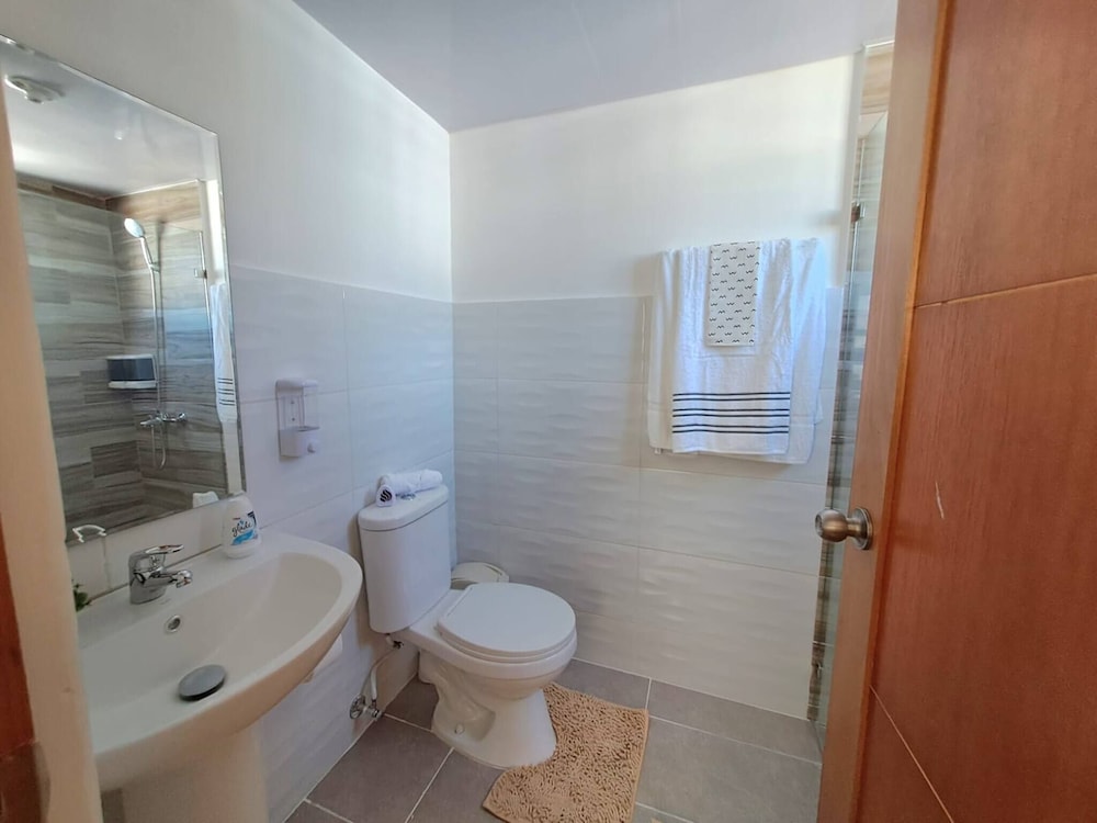 Getaway To Cozy Home 4 Br, 3,5 B view 5