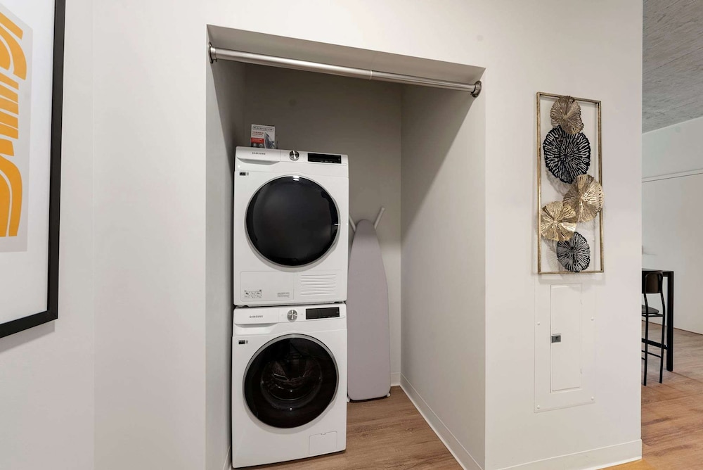 3 Bed 3 Bath High Rise With Gym Amenities
