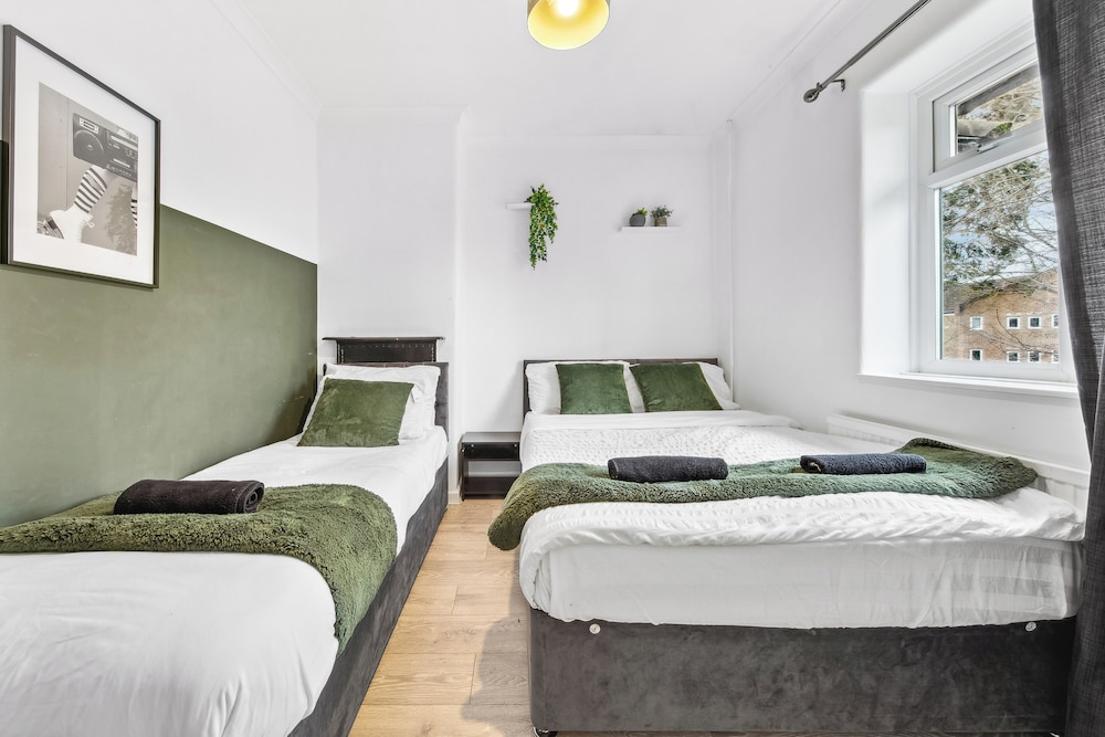 Luxe Stays - Sleeps 7 - Jacuzzi