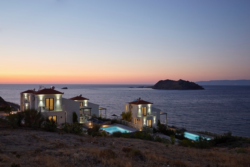 Eleia Seafront Rooms & Villas