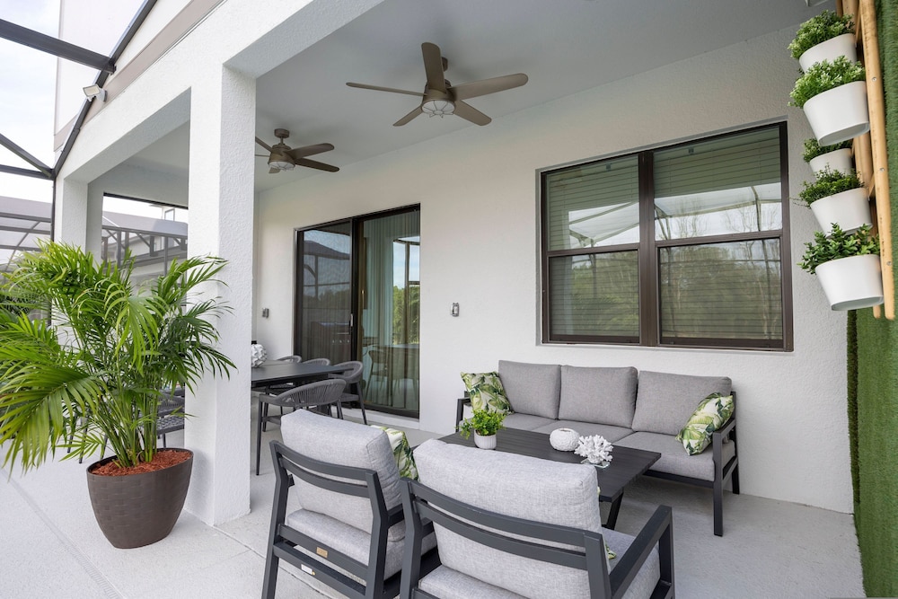 Brand NEW 12bedrooms 12bathroom At Paradiso Grande