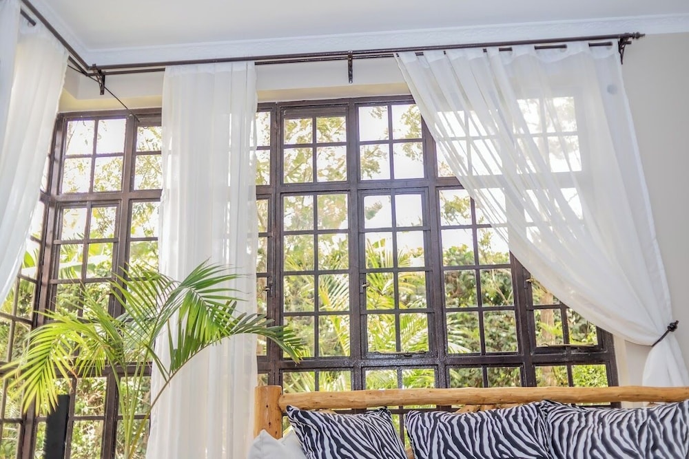 Lux Suites Enkarsis Bungalow Kisaju