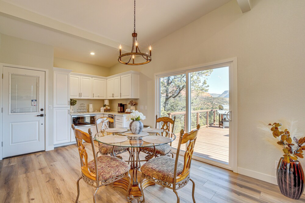 < 1 Mi to Shops: Uptown Sedona Home w/ Hot Tub!