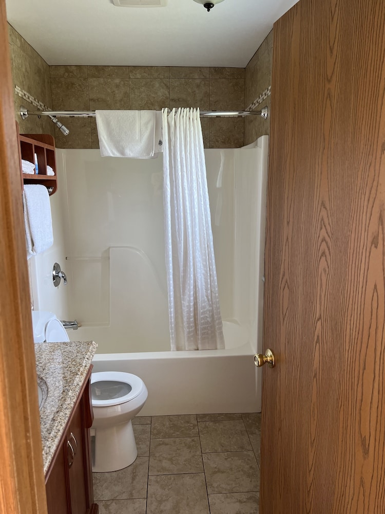 All Star Inn & Suites