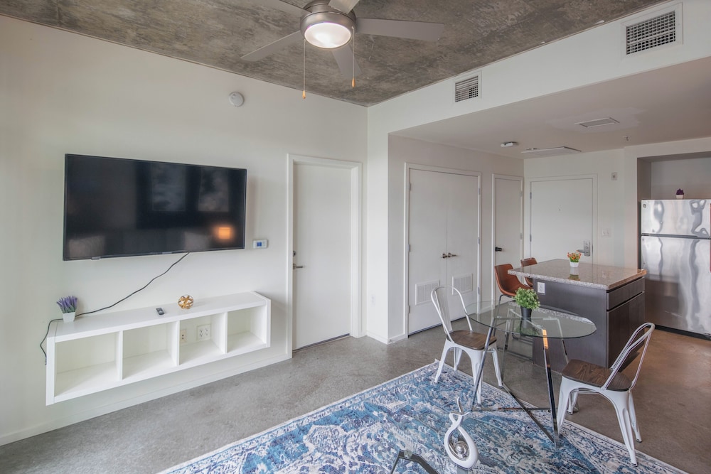 ROVE LIVING/KL - Roosevelt Point