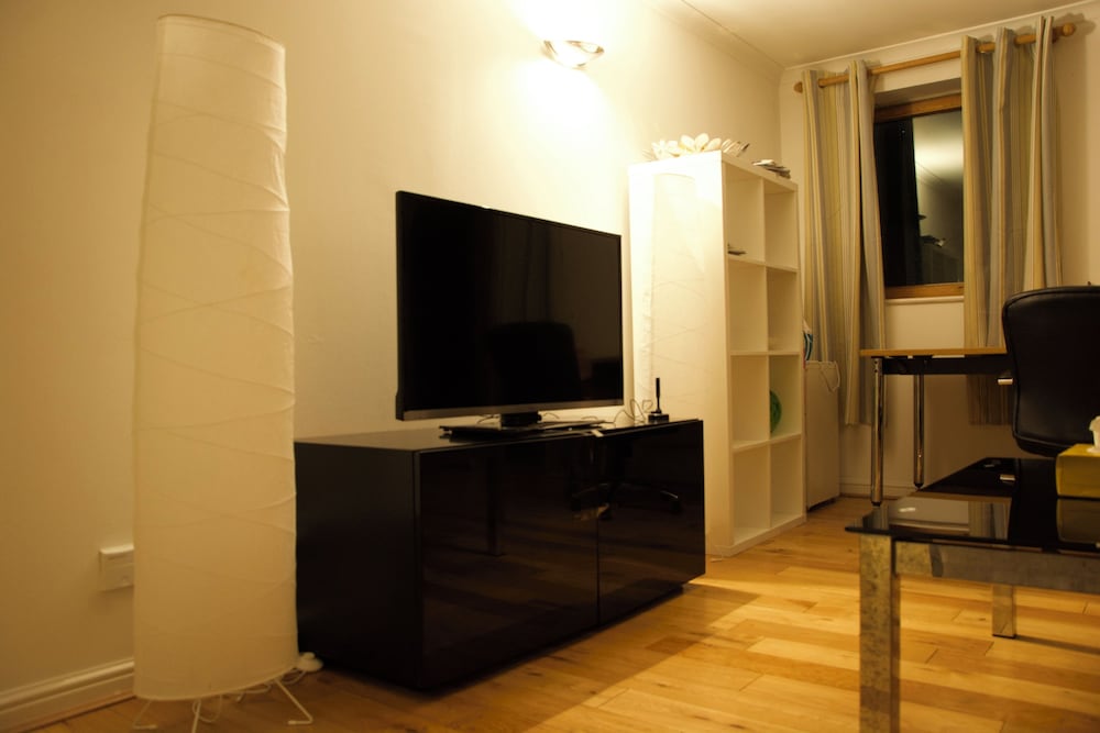 Lux 2 Bed in Canary Wharf Close to Excel & O2
