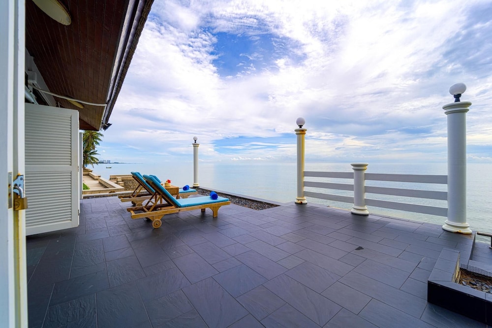 Oceanfront 6 Bedroom Twin Villas OV6