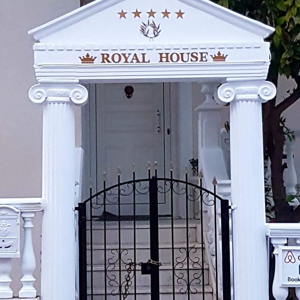 Royal Apartment by Travel Pro Services photo 3
