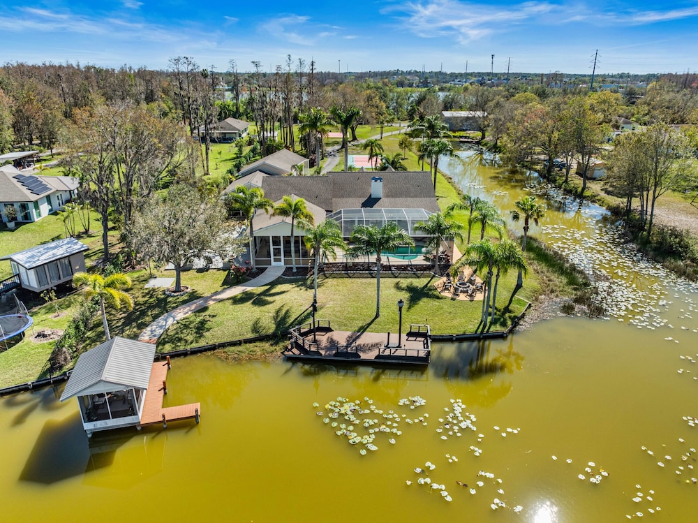Luxe Waterfront Hideaway w Pool & Pirate Ship Dock