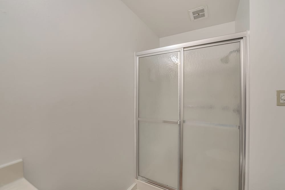 Modern Apt on Detroit Lake w/ Dock Access!